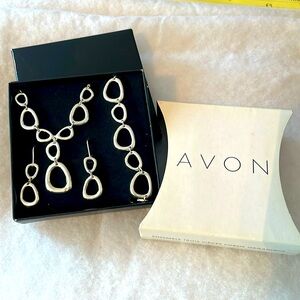NIB Avon Organic 3 Piece Set